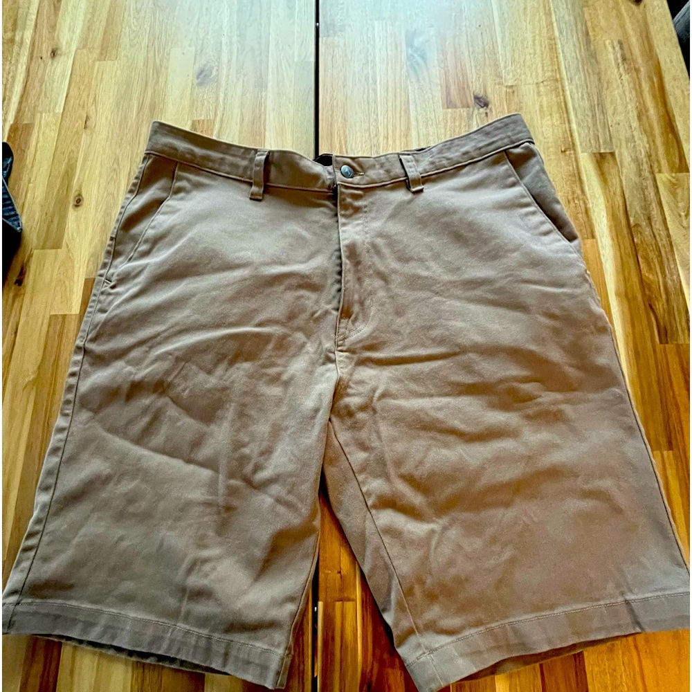 Volcom VMONTY Mens stretch Khaki shorts Size 38